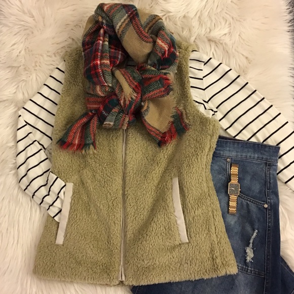 other Accessories - Plaid scarf 🧣